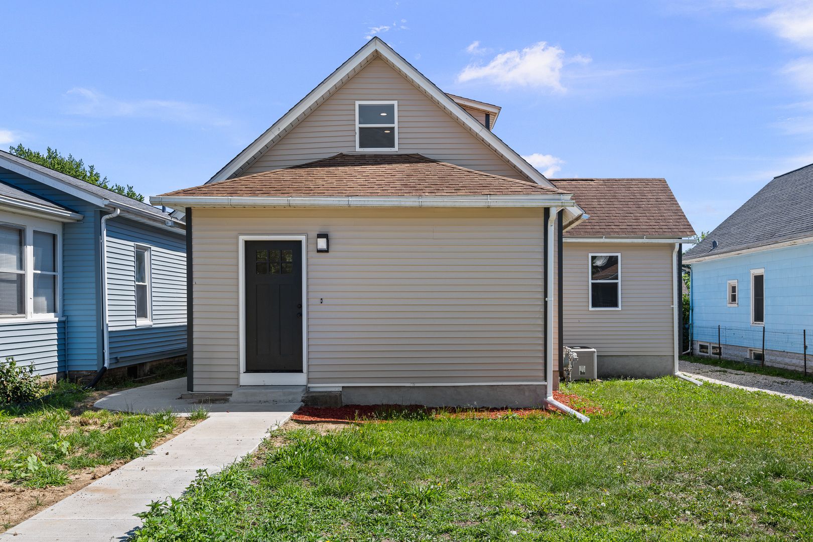 2010 3y Avenue — East Moline, IL 61244