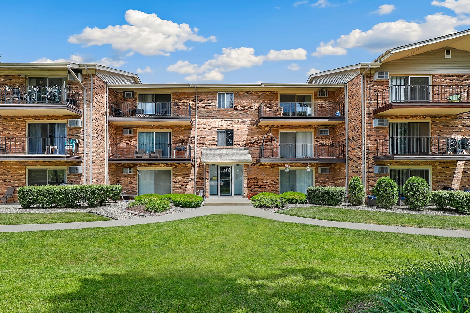 5337 Waterbury Court #2505 — Crestwood, IL 60418