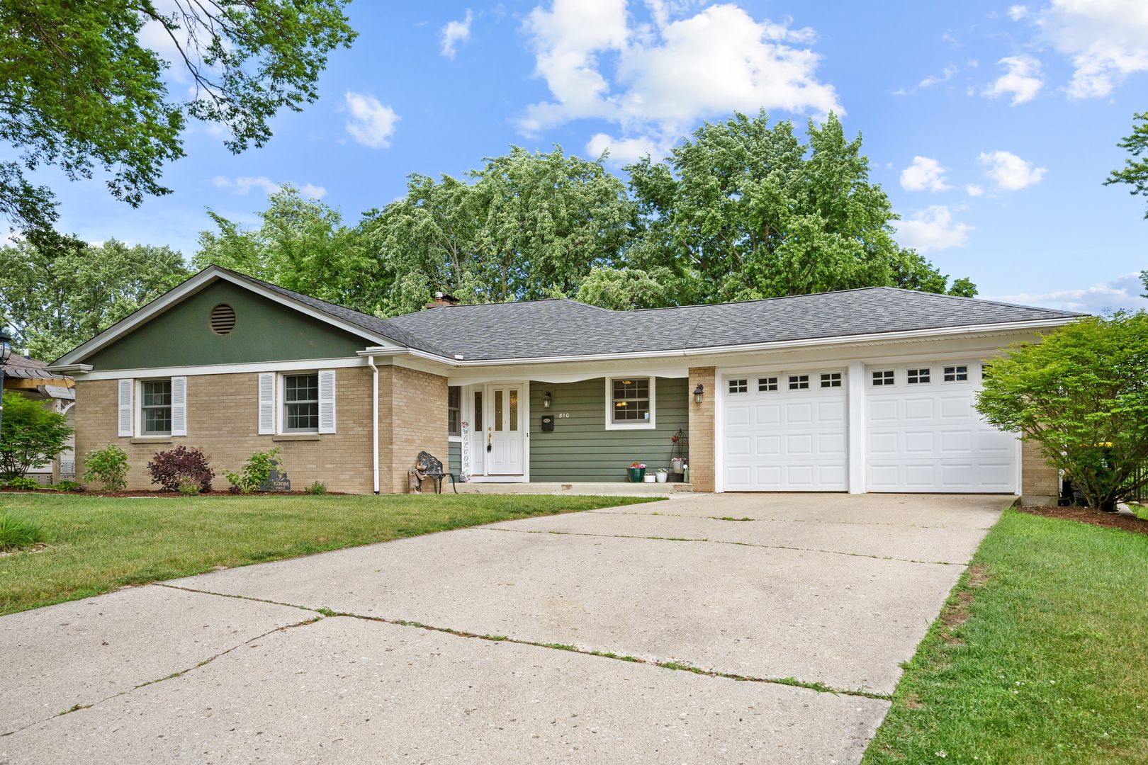 810 N Allen Avenue — McHenry, IL 60050
