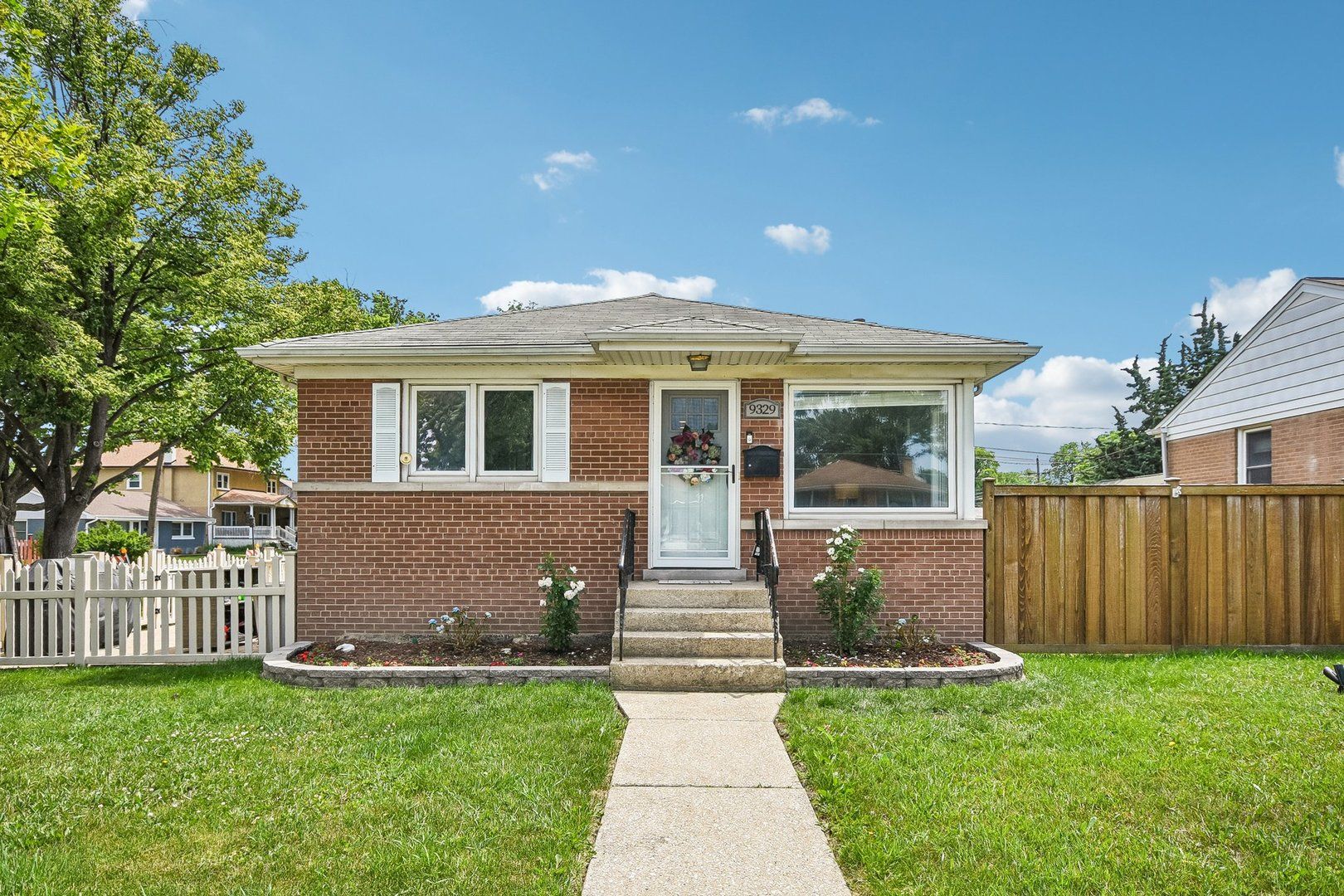 9329 Lincoln Avenue — Brookfield, IL 60513
