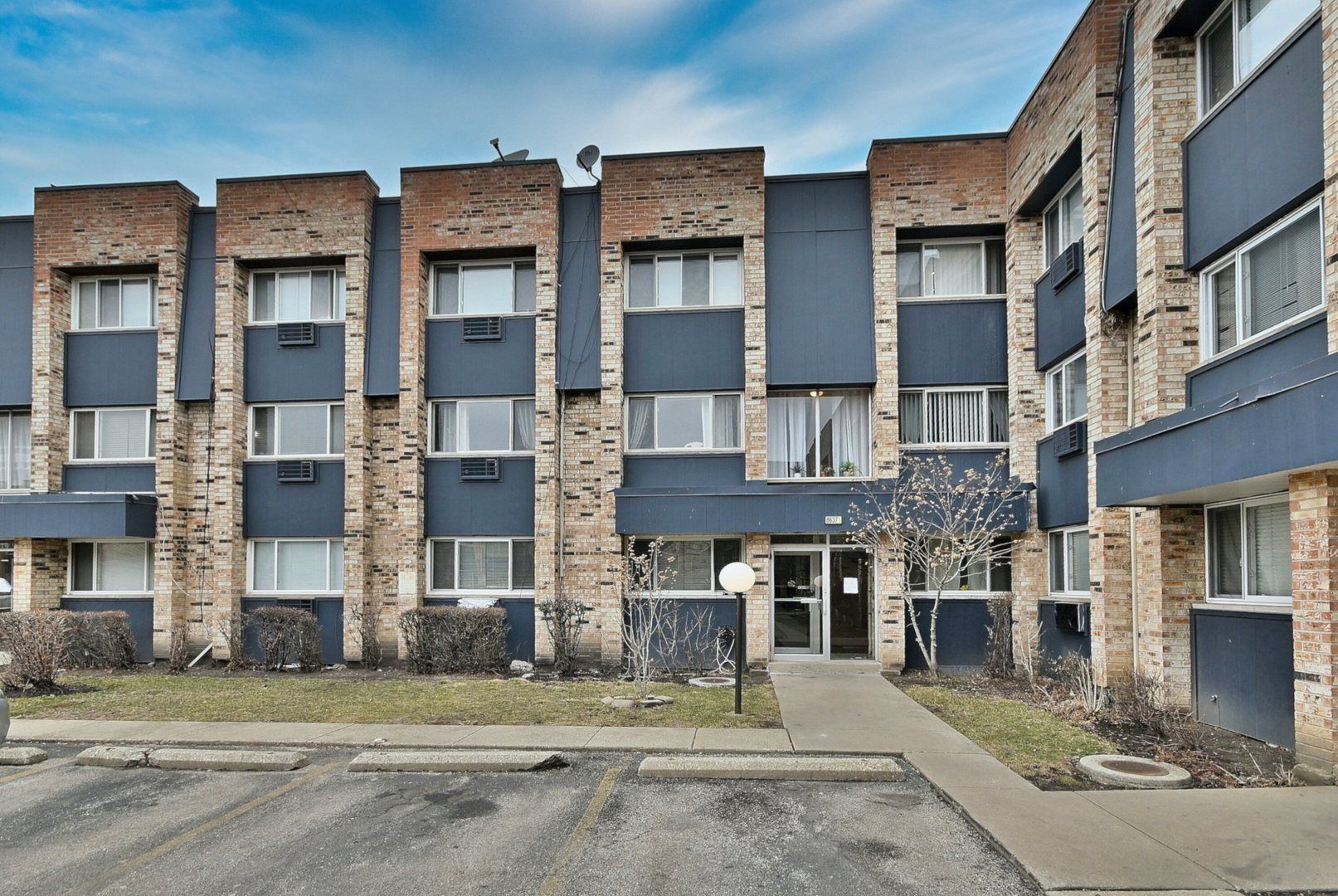 8637 1/2 W FOSTER Avenue #1B — Chicago, IL 60656