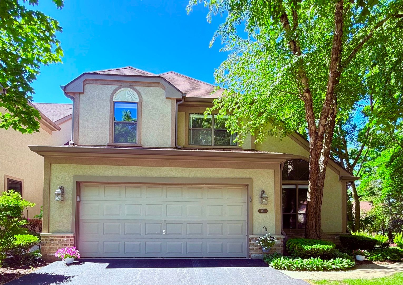 113 Chatsworth Circle — Schaumburg, IL 60194