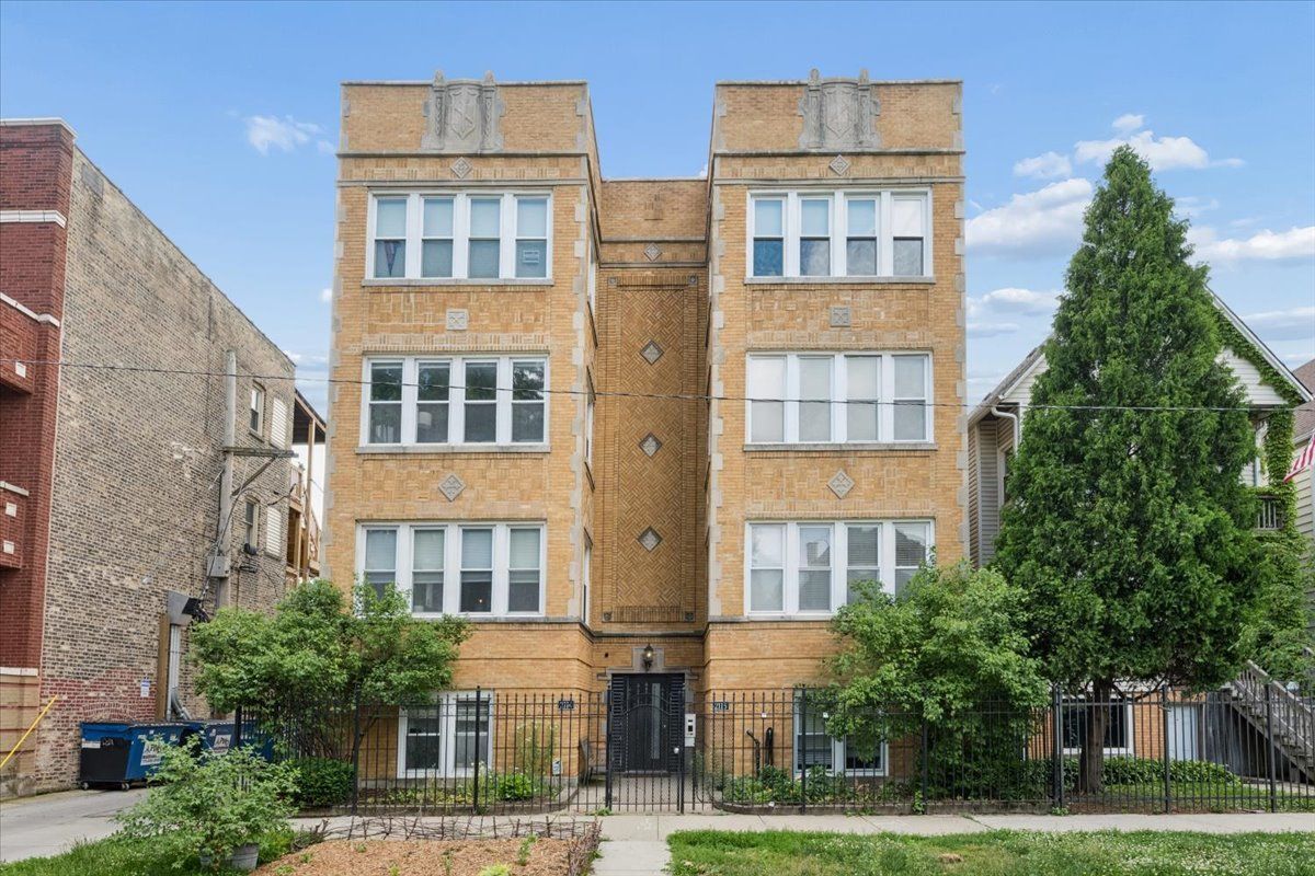 2114 N Spaulding Avenue #2 — Chicago, IL 60647