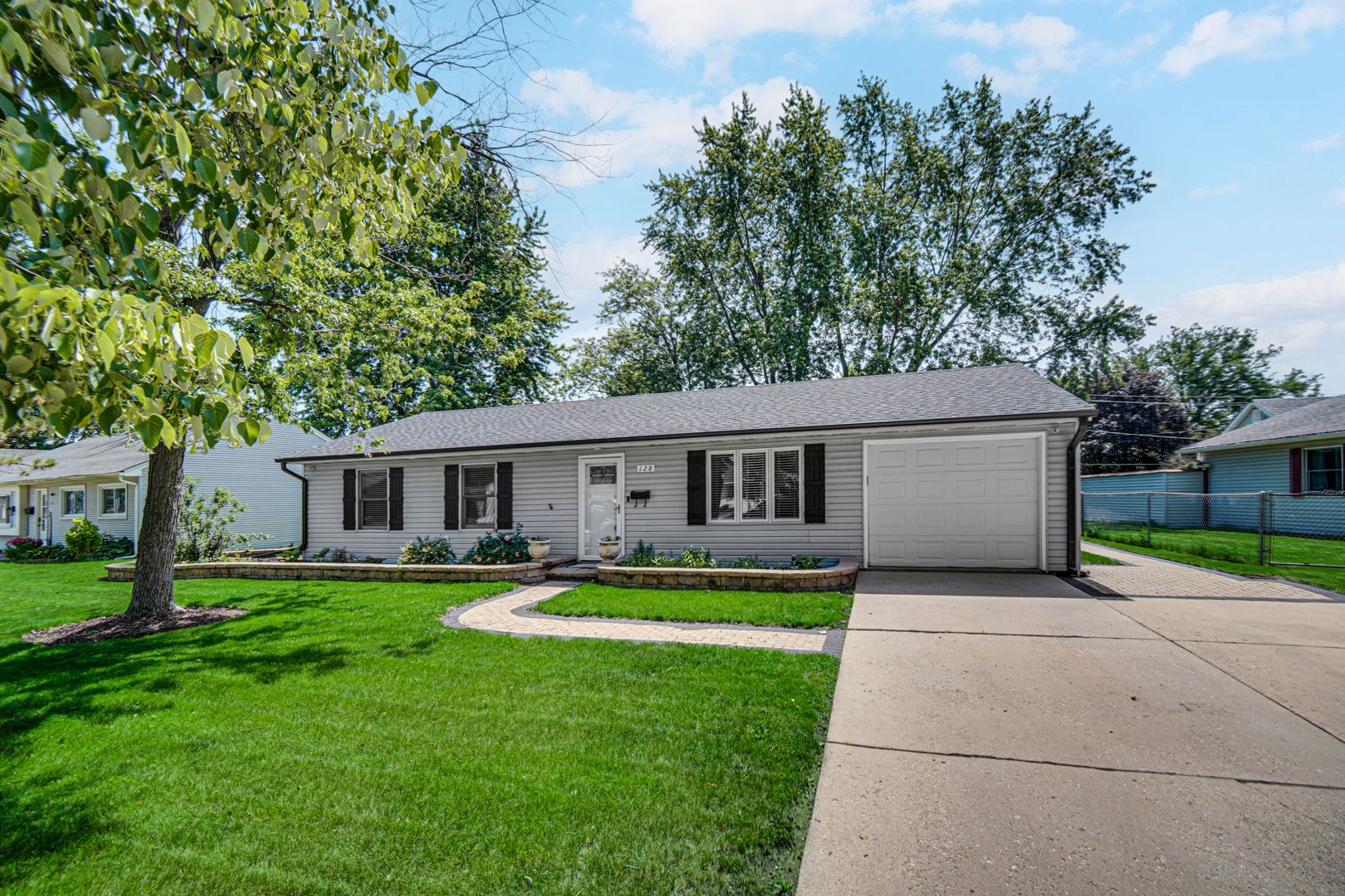128 Saugatuck Road — Montgomery, IL 60538