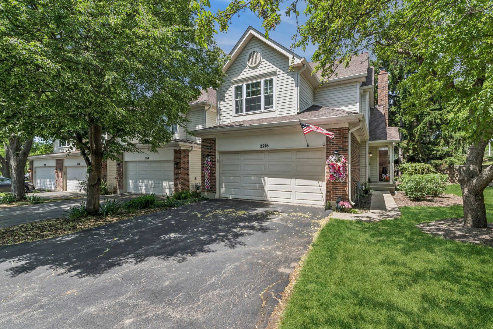 2216 Seaver Lane #2216 — Hoffman Estates, IL 60169