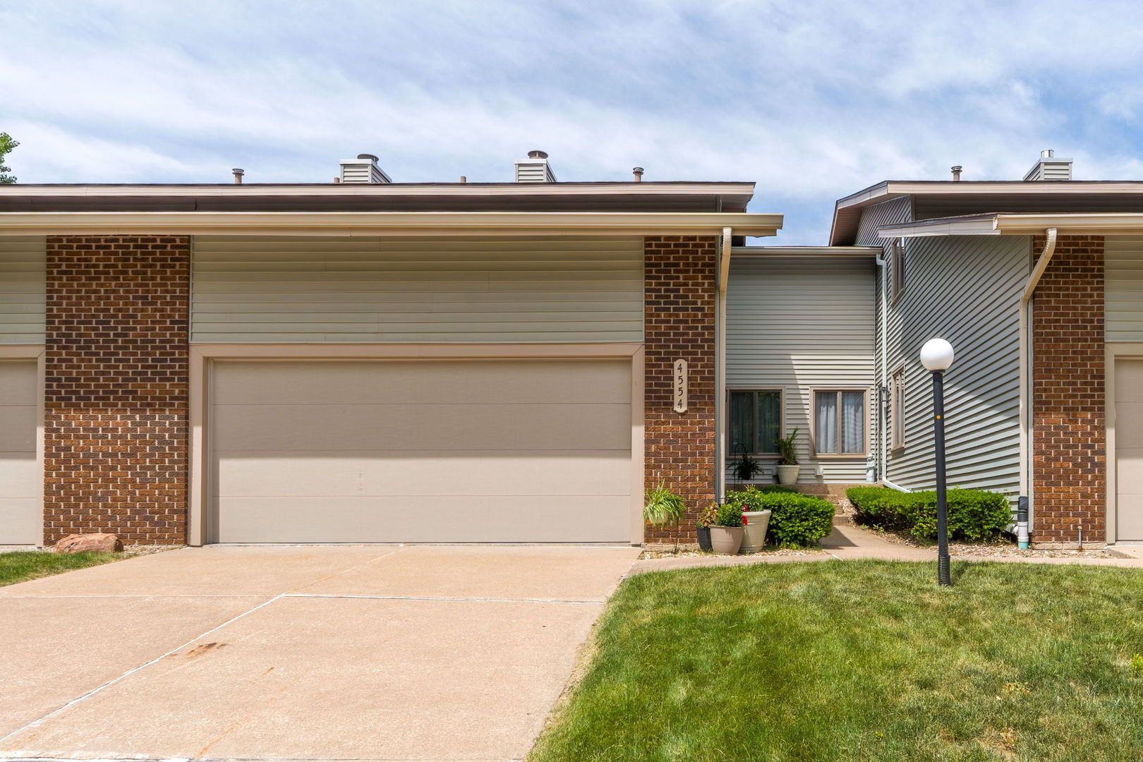 4554 Bunker Hill Drive — Bettendorf, IA 52722