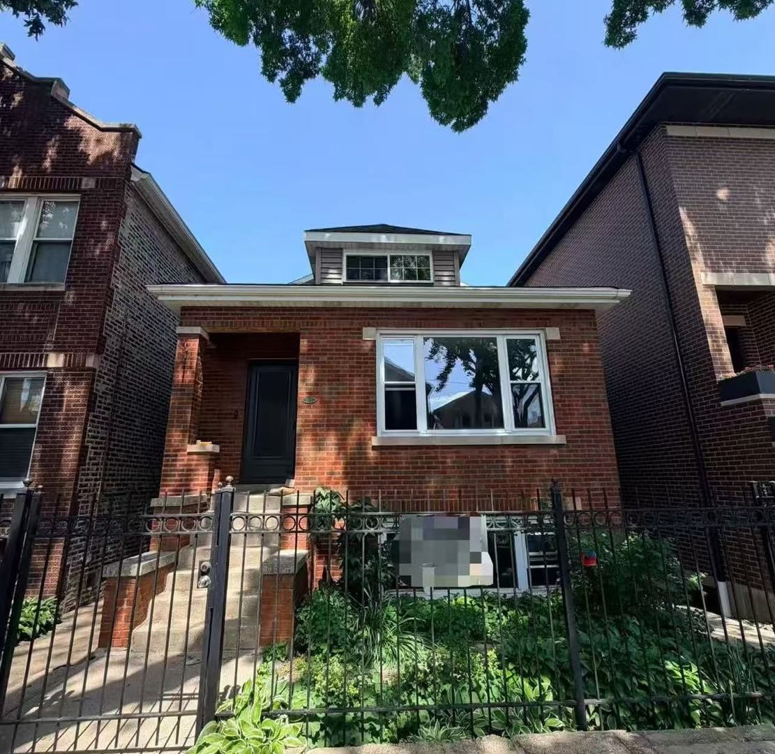 3015 S Quinn Street — Chicago, IL 60608