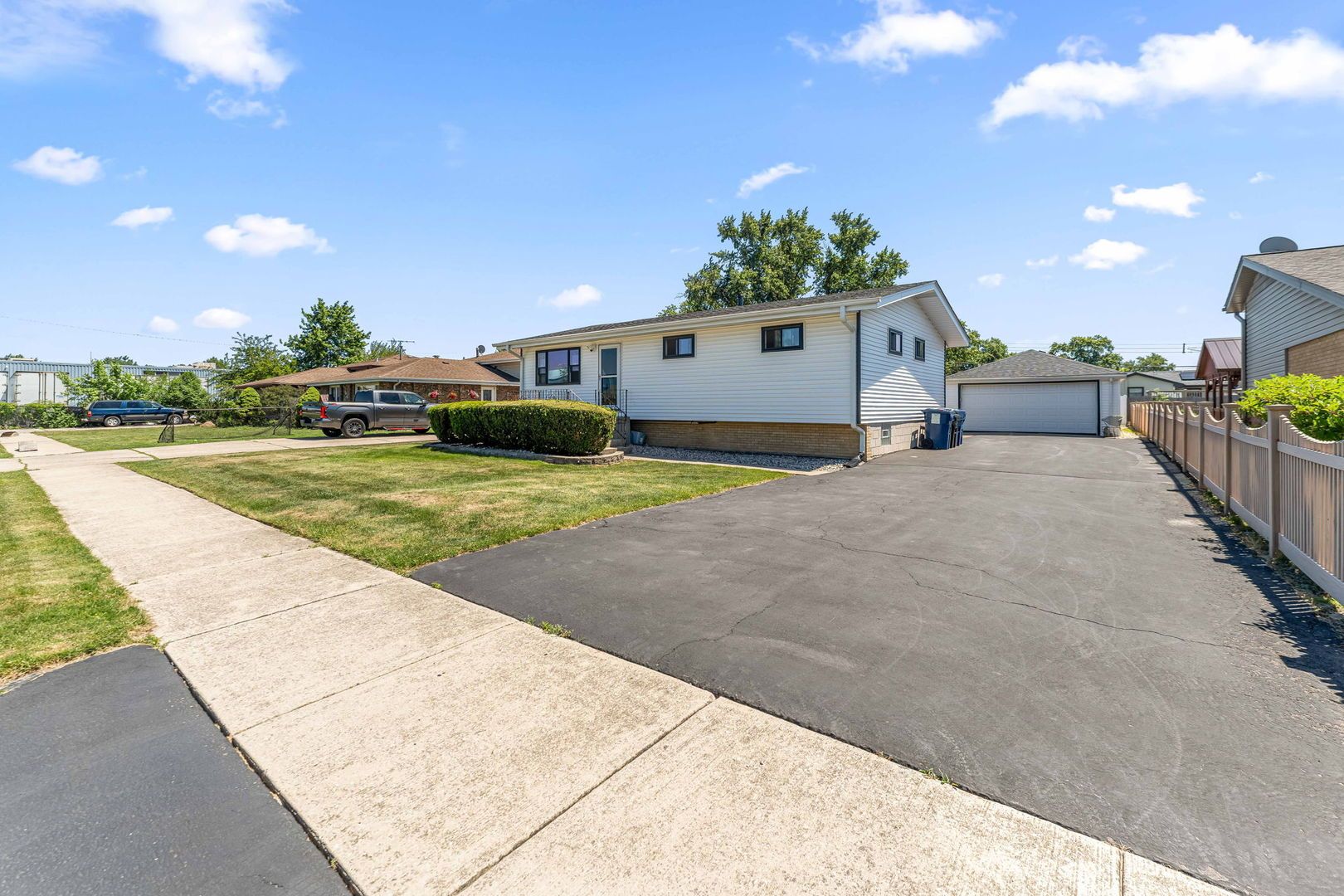 7717 W 81st Street — Bridgeview, IL 60455