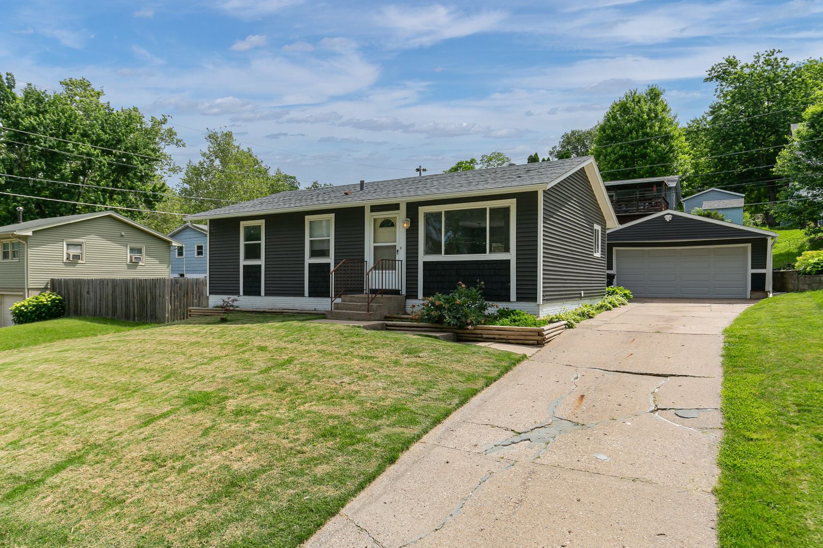 8217 8th Street W — Rock Island, IL 61201