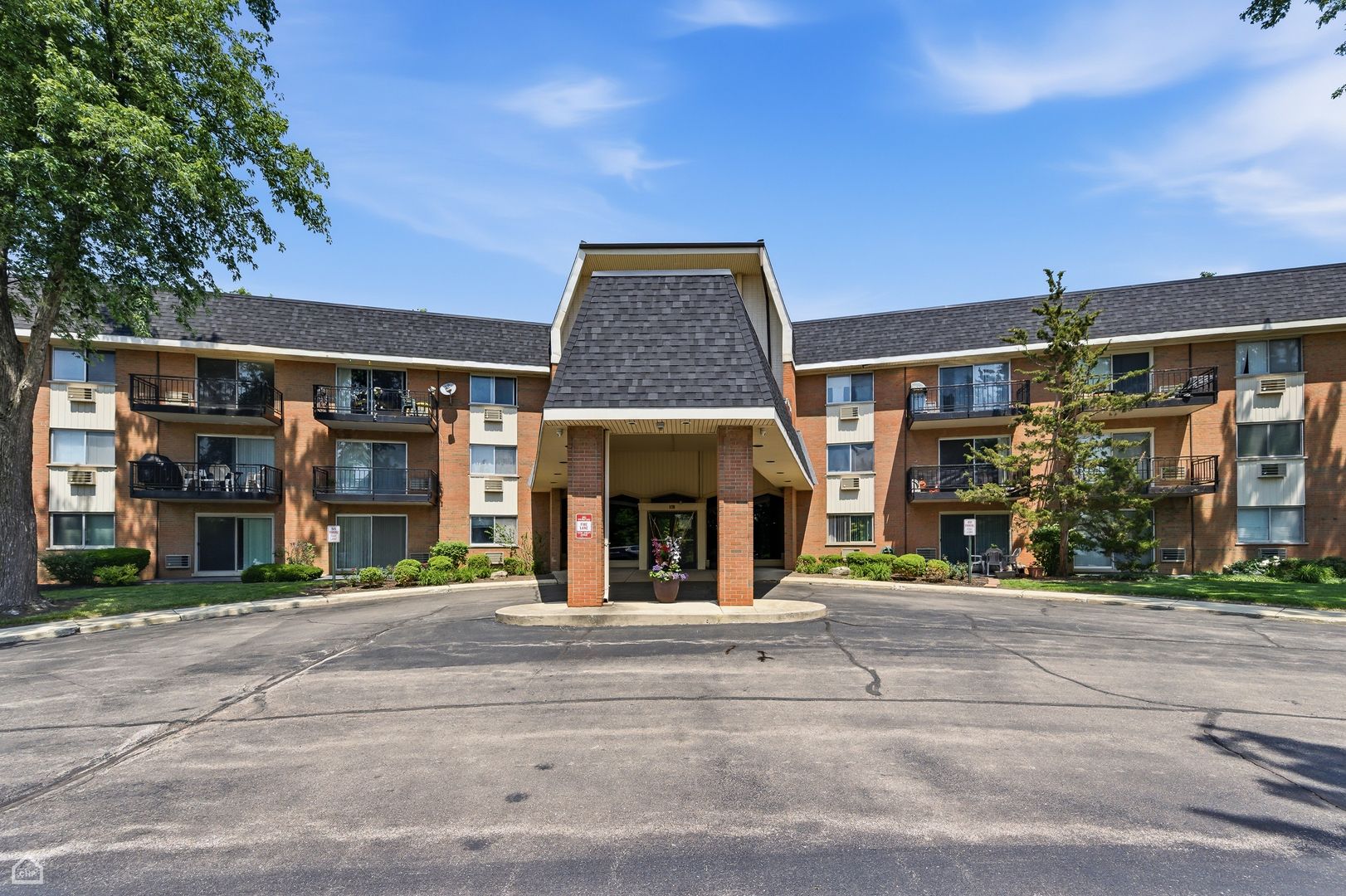 1198 Royal Glen Drive #126 — Glen Ellyn, IL 60137