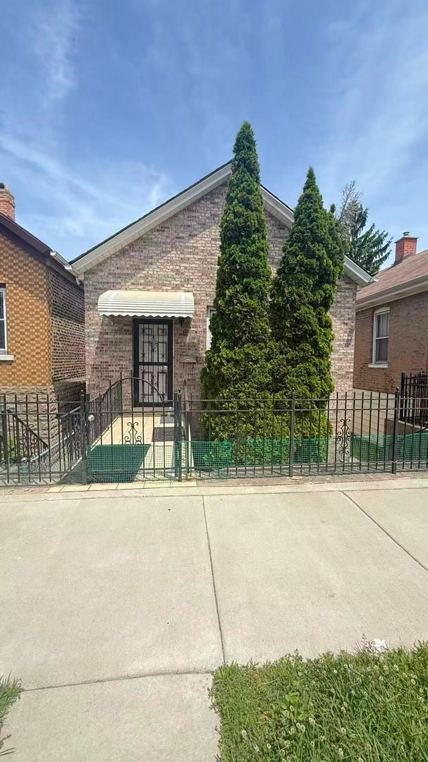 2921 S Throop Street — Chicago, IL 60608