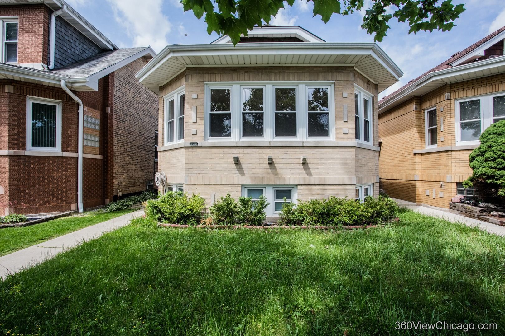 4540 N Menard Avenue — Chicago, IL 60630
