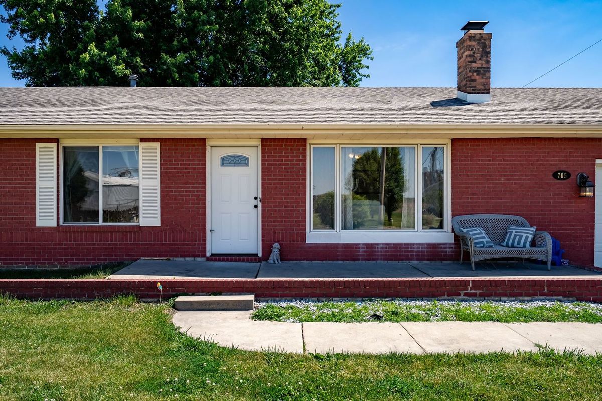 705 Eastview Drive, Mclean, IL 61754