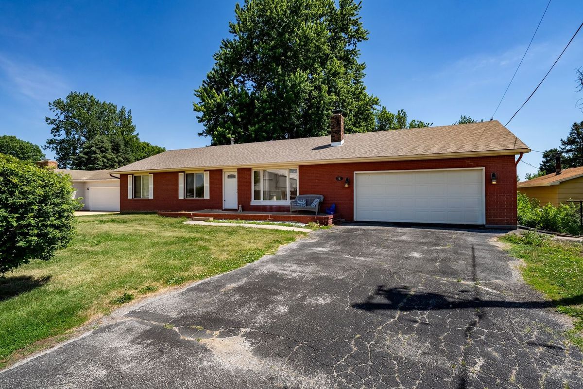 705 Eastview Drive, Mclean, IL 61754