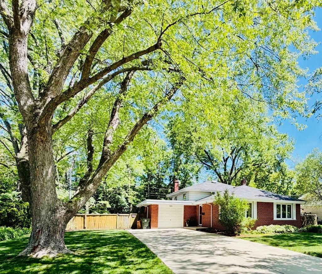 661 N Wren Avenue — Palatine, IL 60067