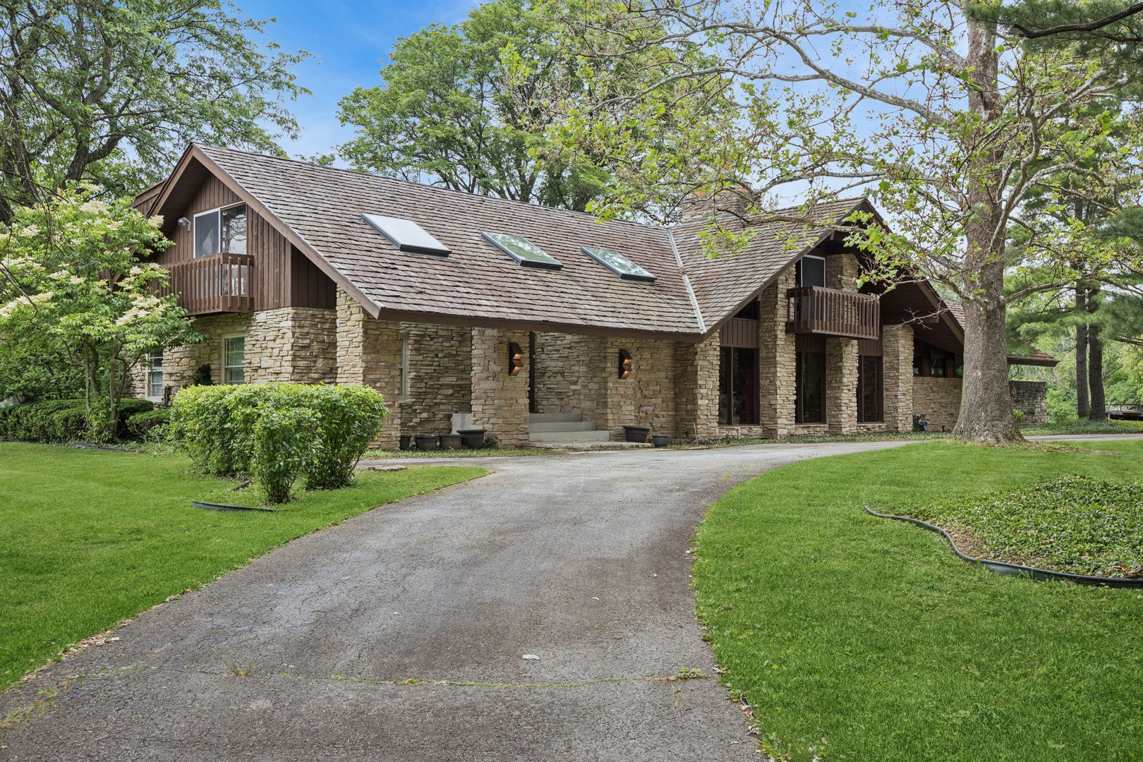 8080 Wolf Road — Burr Ridge, IL 60527