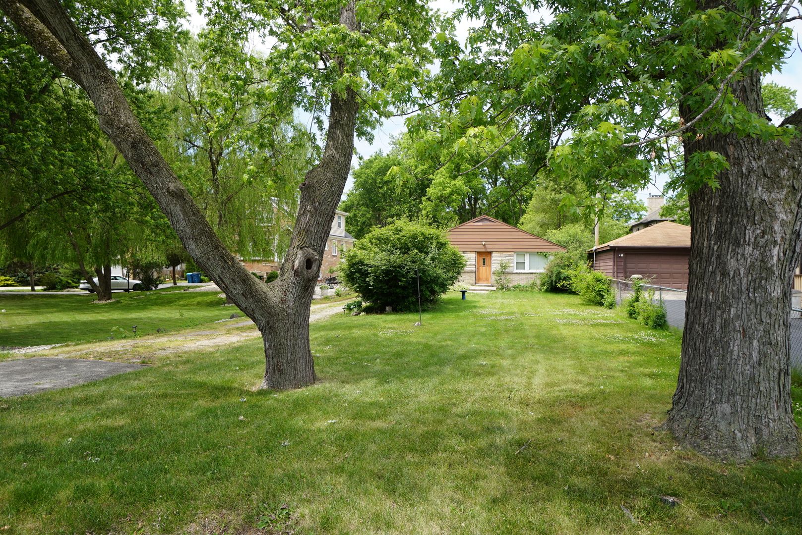 208 N Graylynn Drive — Mount Prospect, IL 60056