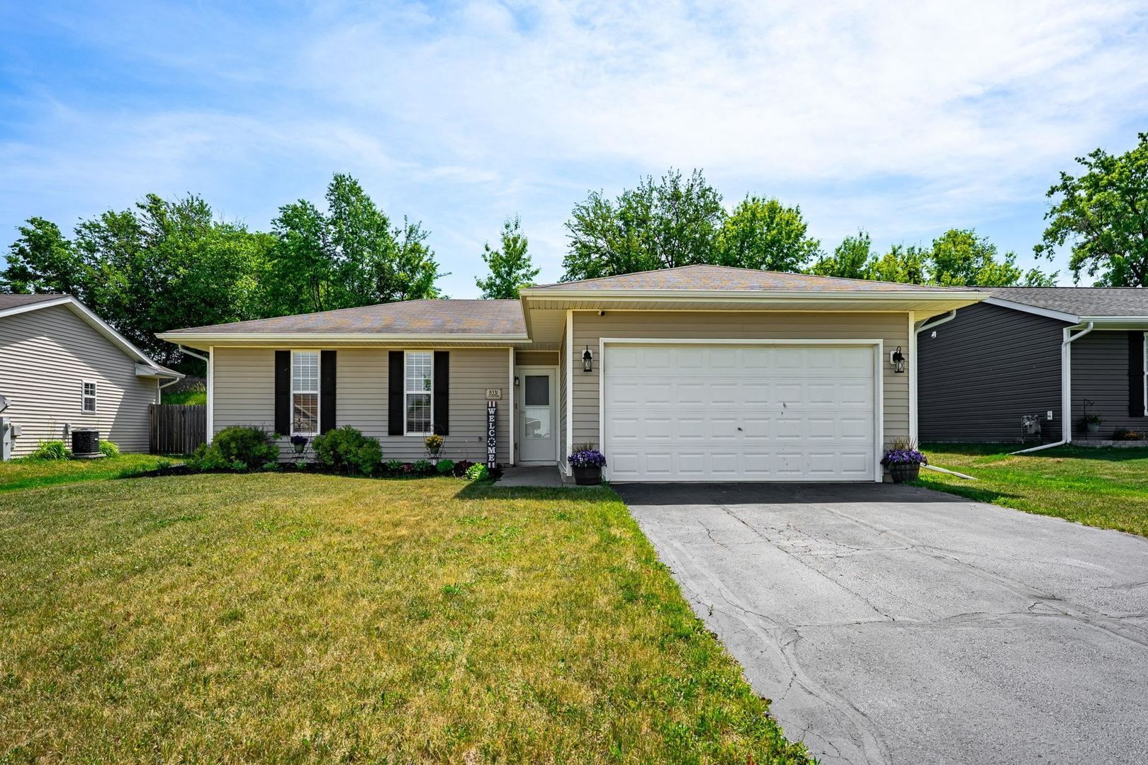 8331 CROOKED BEND — Machesney Park, IL 61115