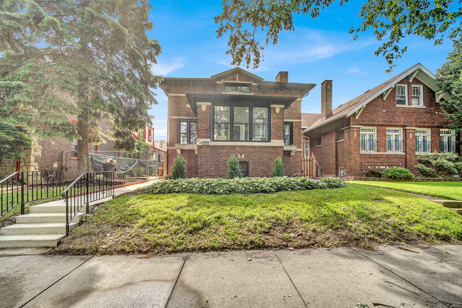 6840 S Cregier Avenue — Chicago, IL 60649