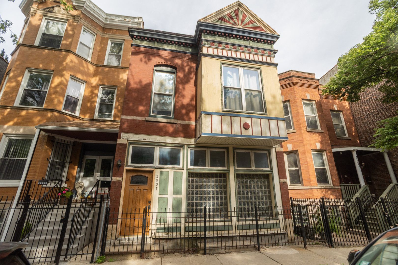 2007 N Oakley Avenue — Chicago, IL 60647