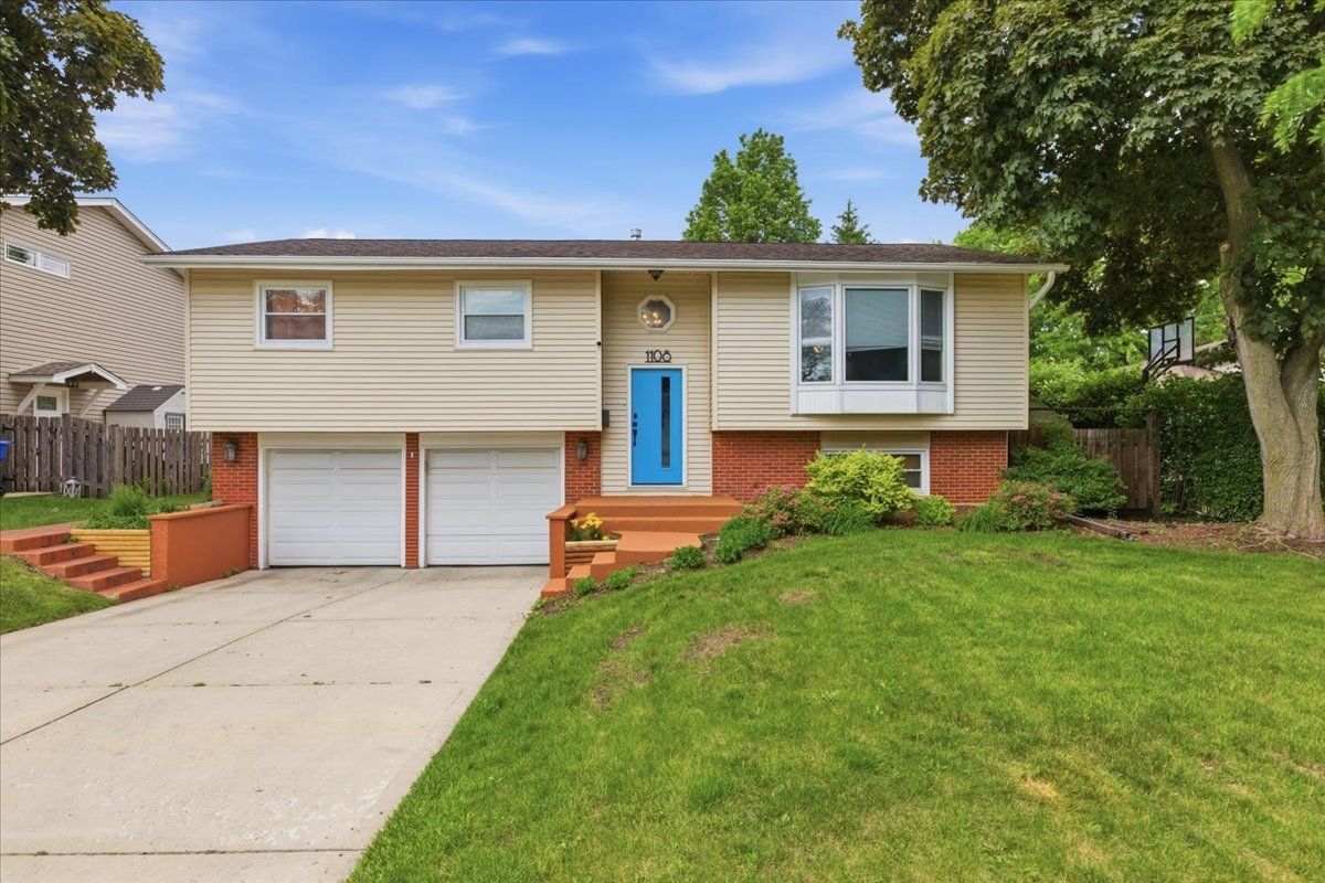 1108 E Barberry Lane — Mount Prospect, IL 60056