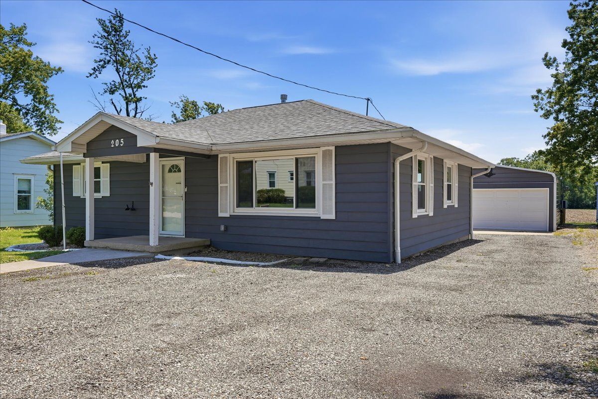 205 E Sullivan Street — Heyworth, IL 61745