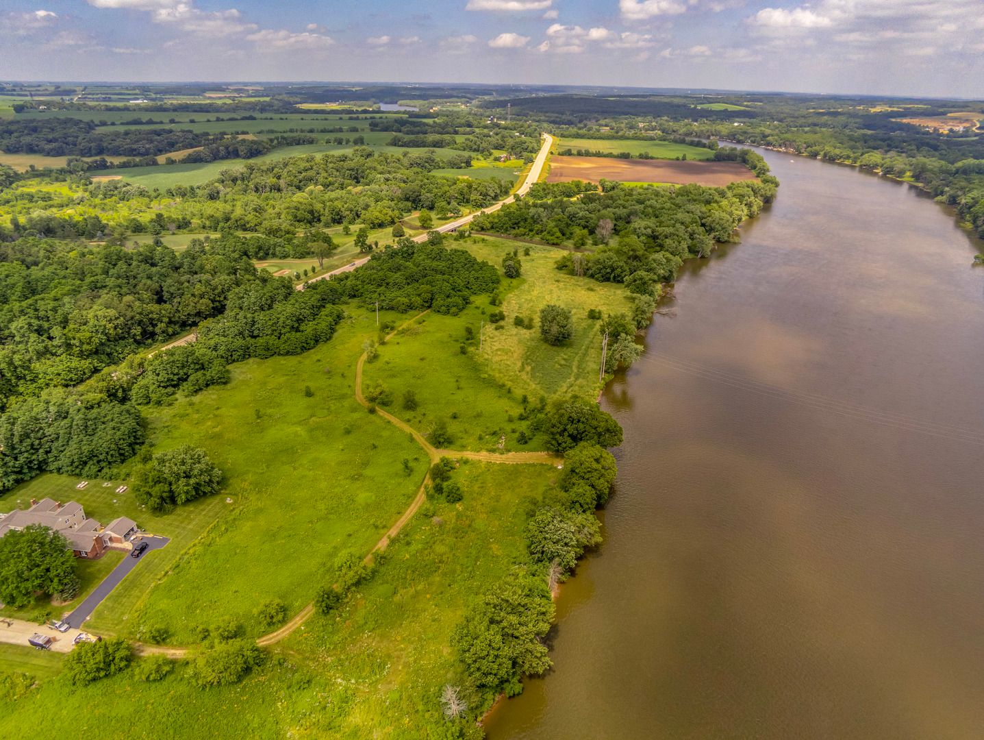 000 Indian Cove Drive — Oregon, IL 61061