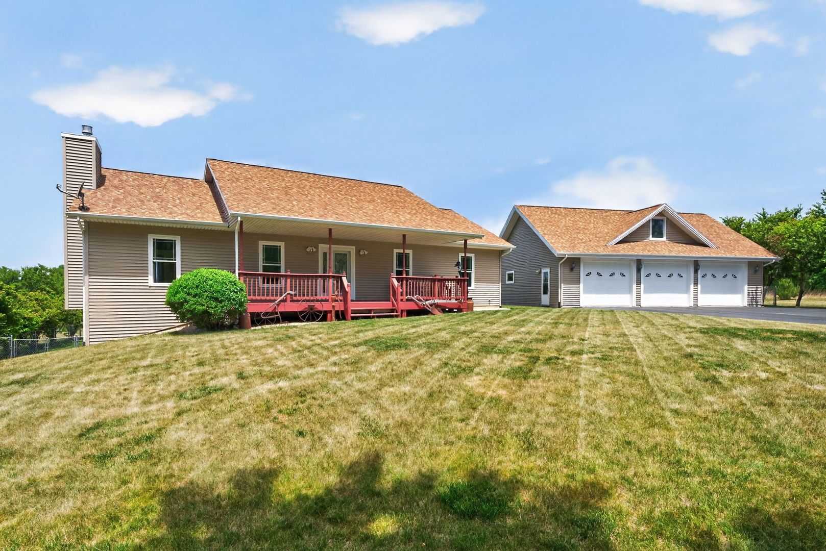 6880 E CHERRY HILL Road — Ridott, IL 61067