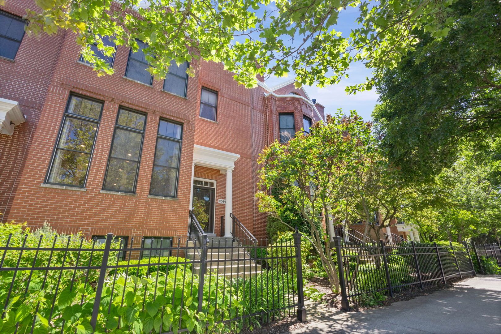 2064 Valor Court — Glenview, IL 60026