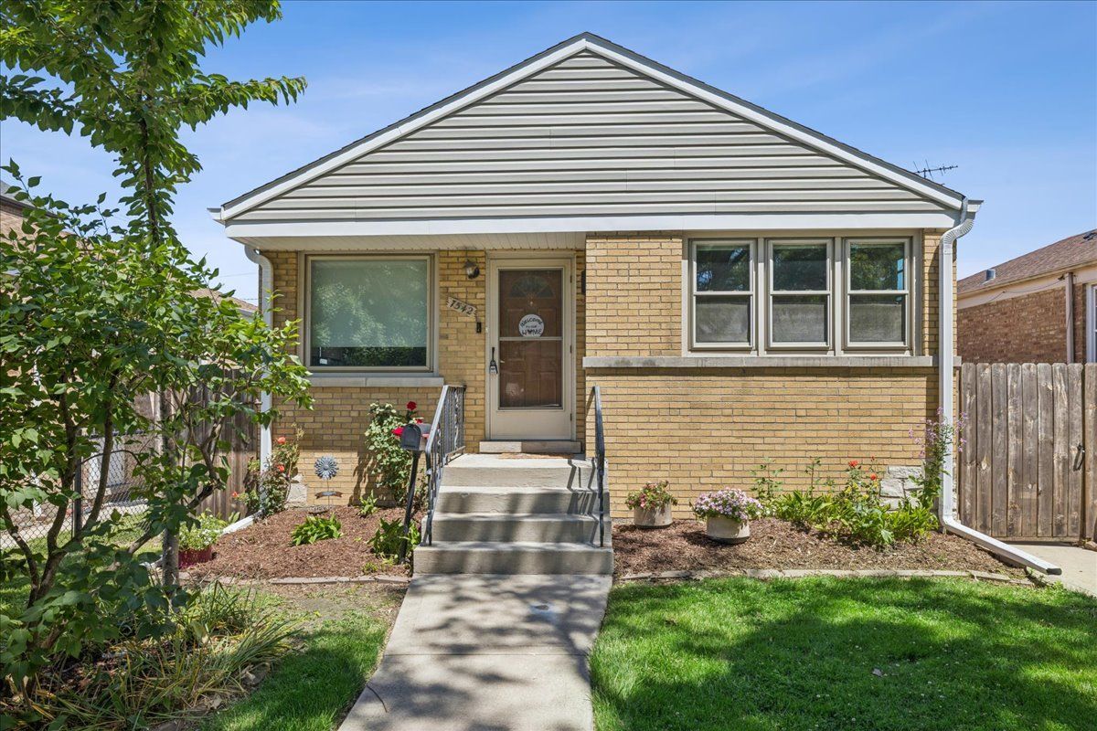 7542 W Bryn Mawr Avenue — Chicago, IL 60631