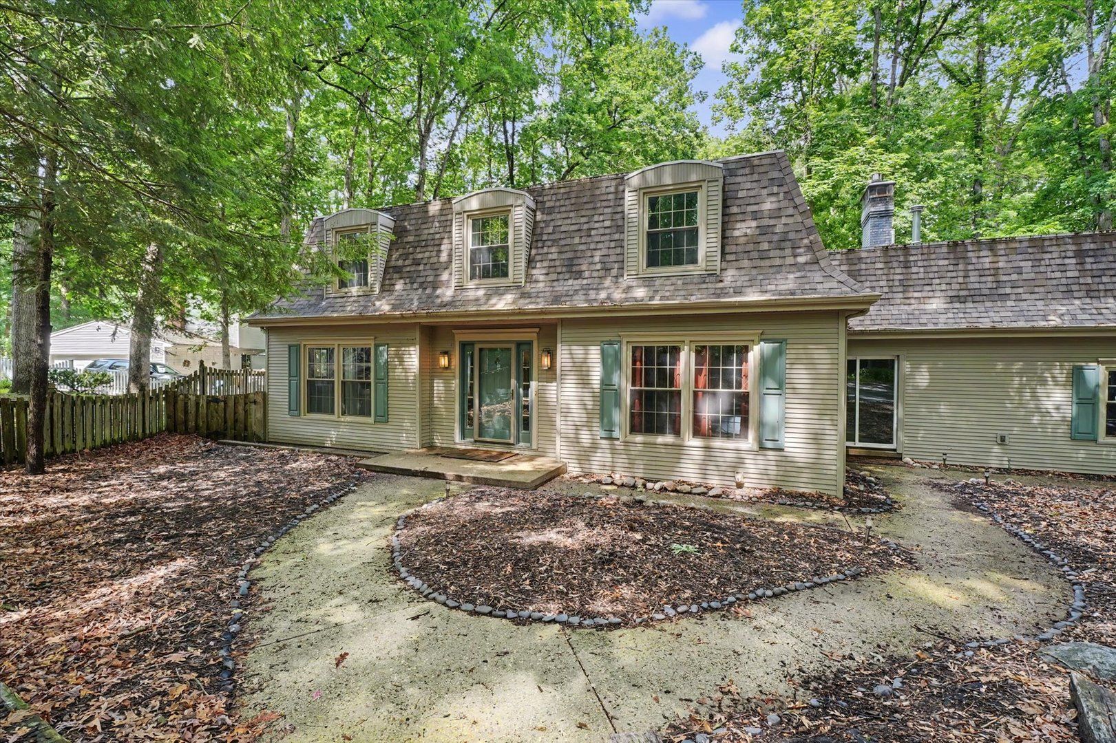 48 S Shorewood Drive — Danville, IL 61832