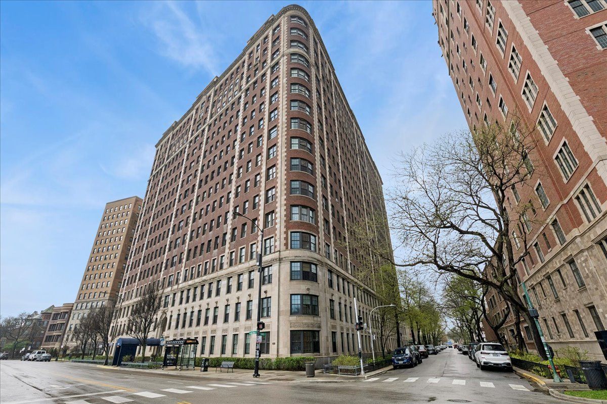 3750 N Lake Shore Drive #1D — Chicago, IL 60613