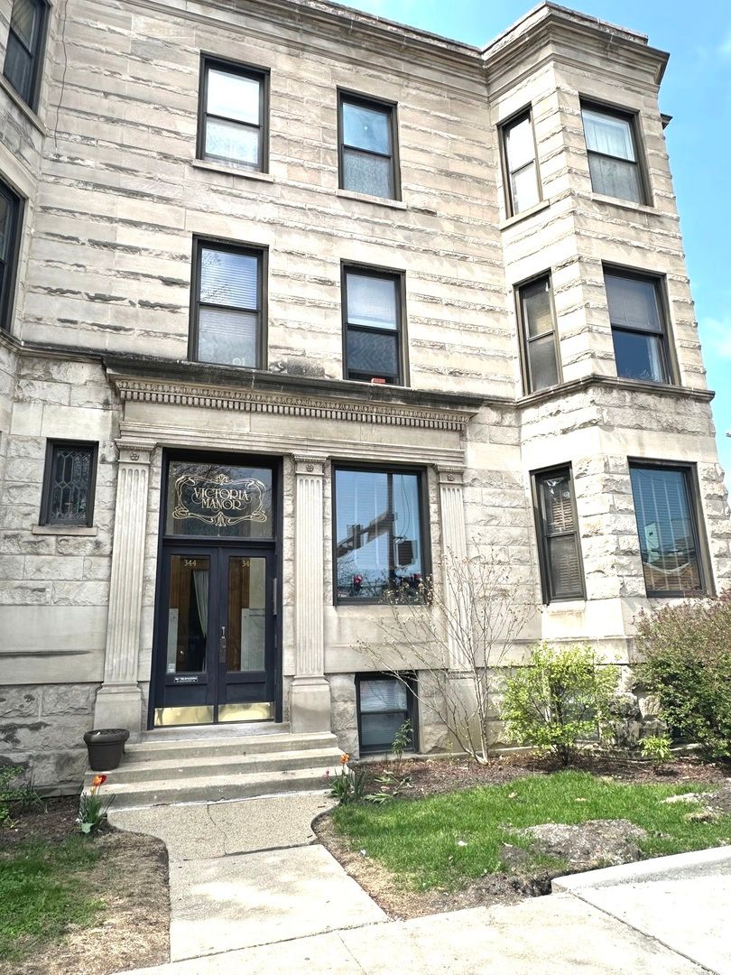 346 N Austin Boulevard #G — Oak Park, IL 60302