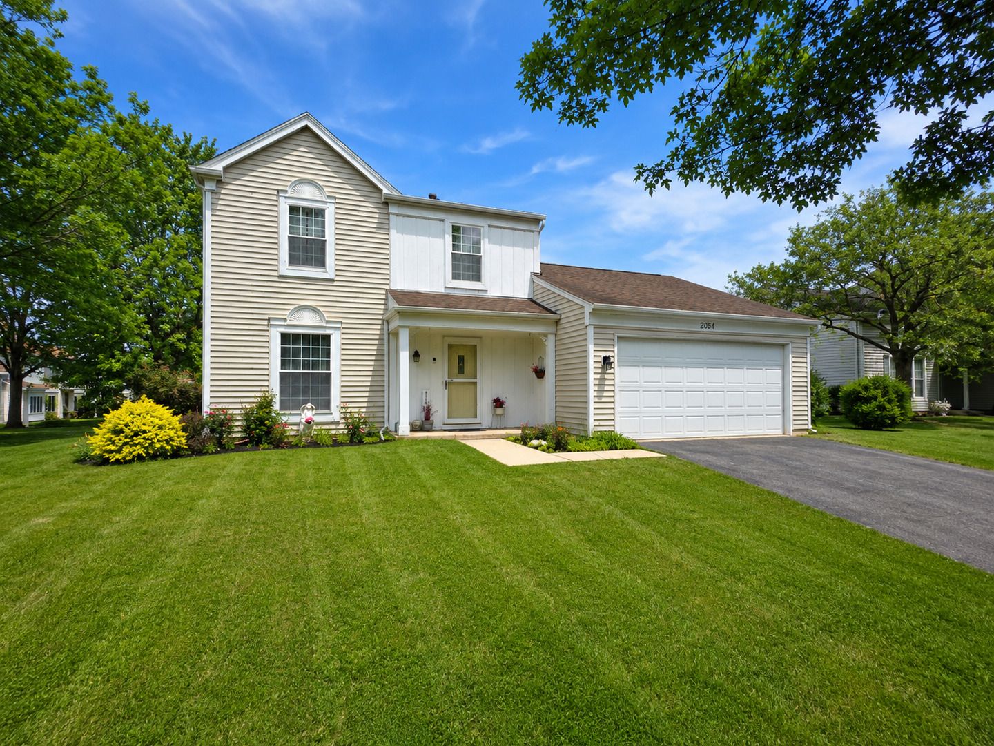 2054 Mission Hills Drive — Elgin, IL 60123