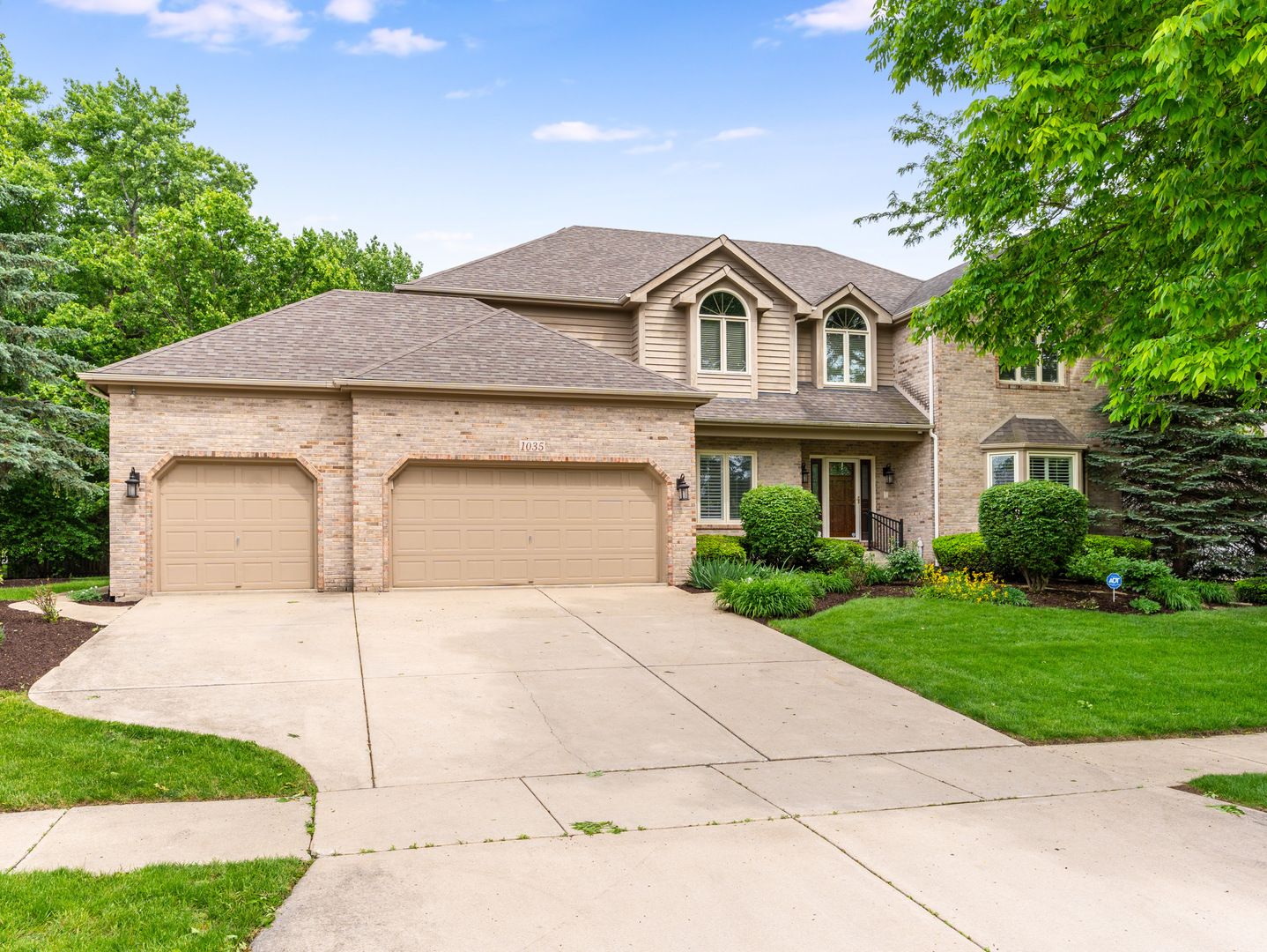 1035 Sheringham Drive — Naperville, IL 60565