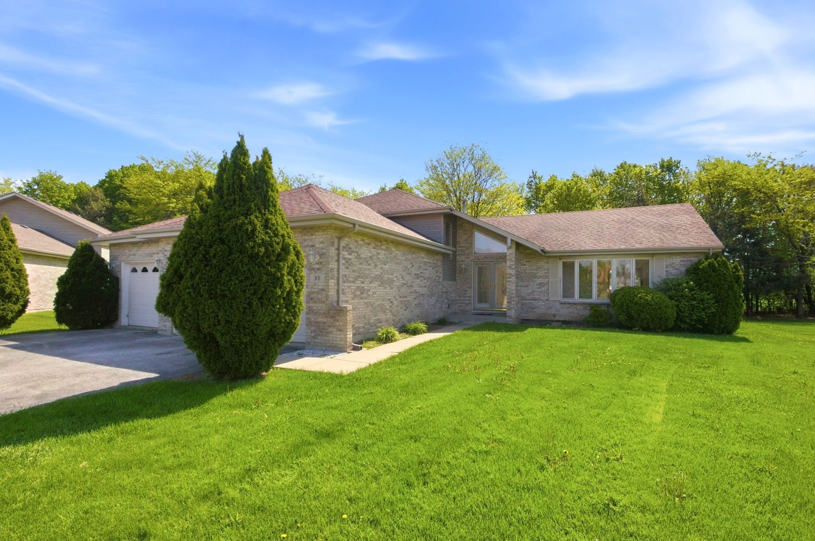 301 Providence Drive — Matteson, IL 60443