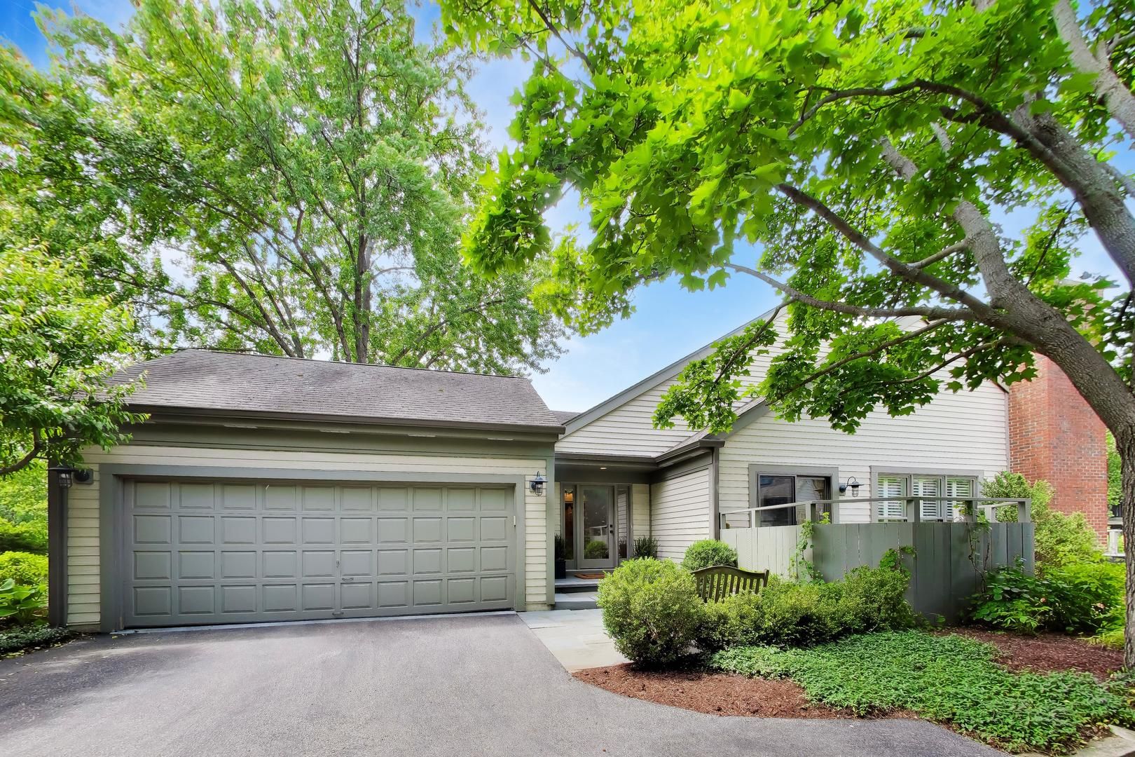 32 Warrington Drive — Lake Bluff, IL 60044