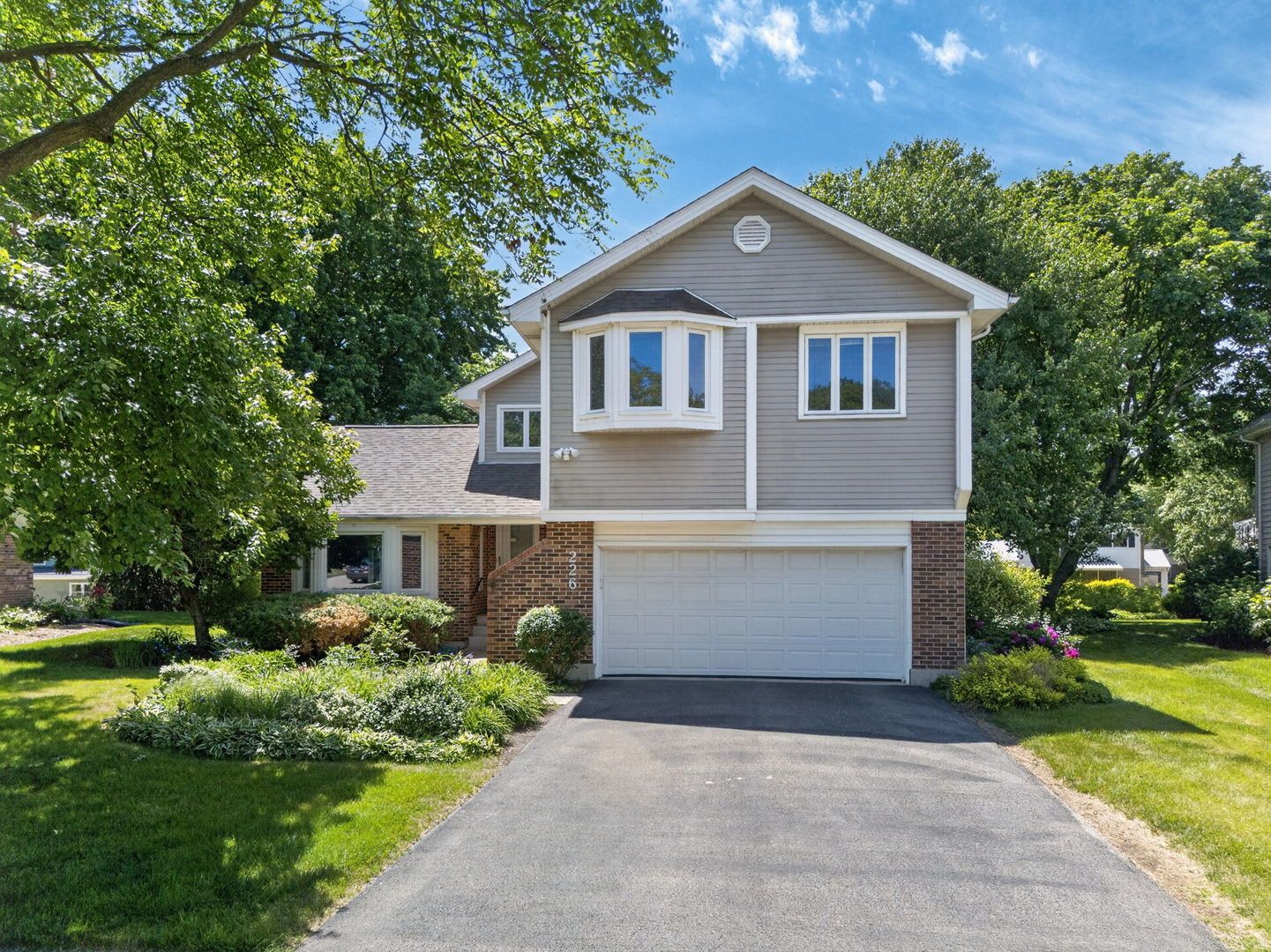 226 Ketten Drive — Naperville, IL 60563