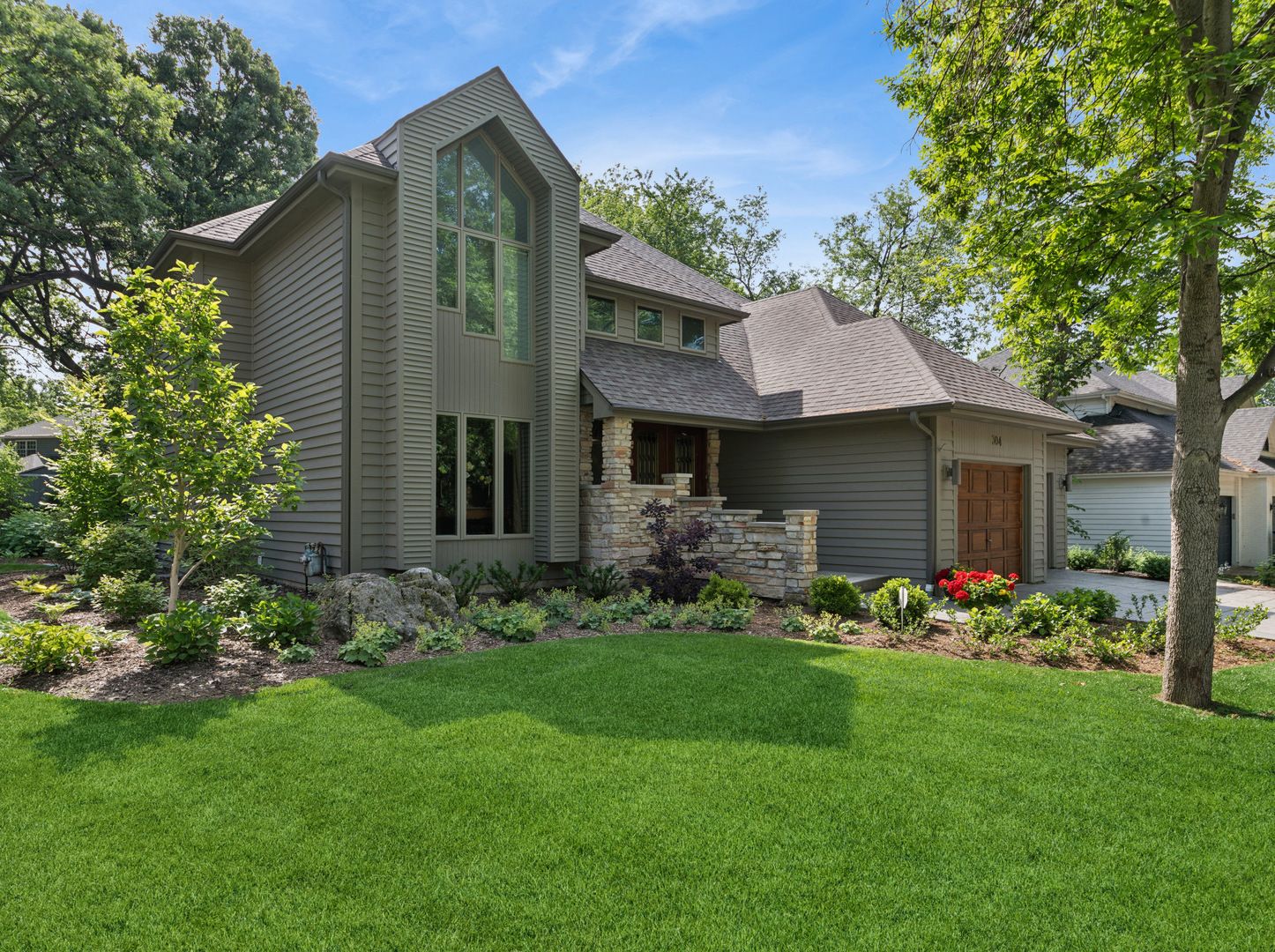 304 Apple River Drive — Naperville, IL 60565