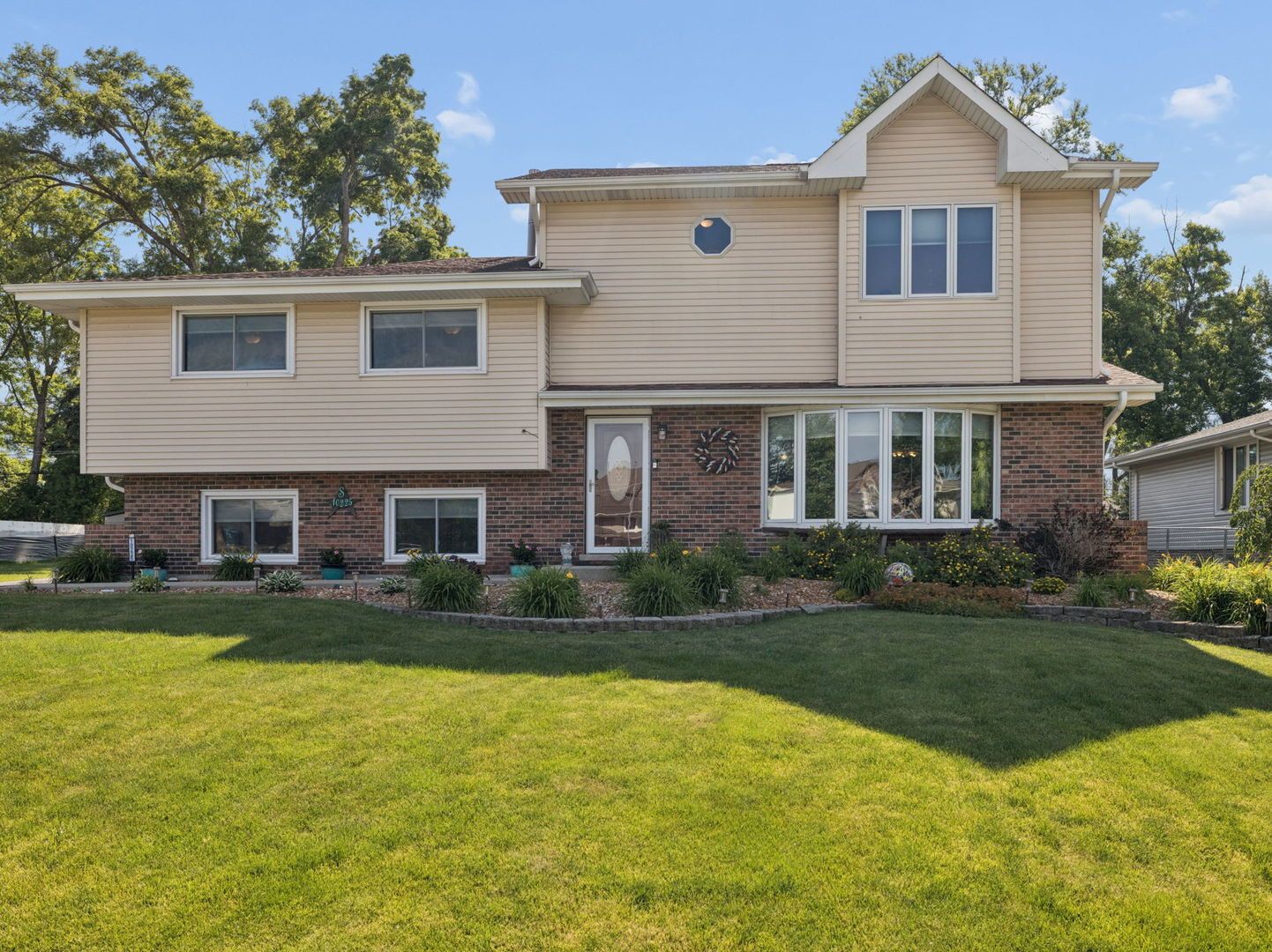 10225 S 86th Court — Palos Hills, IL 60465