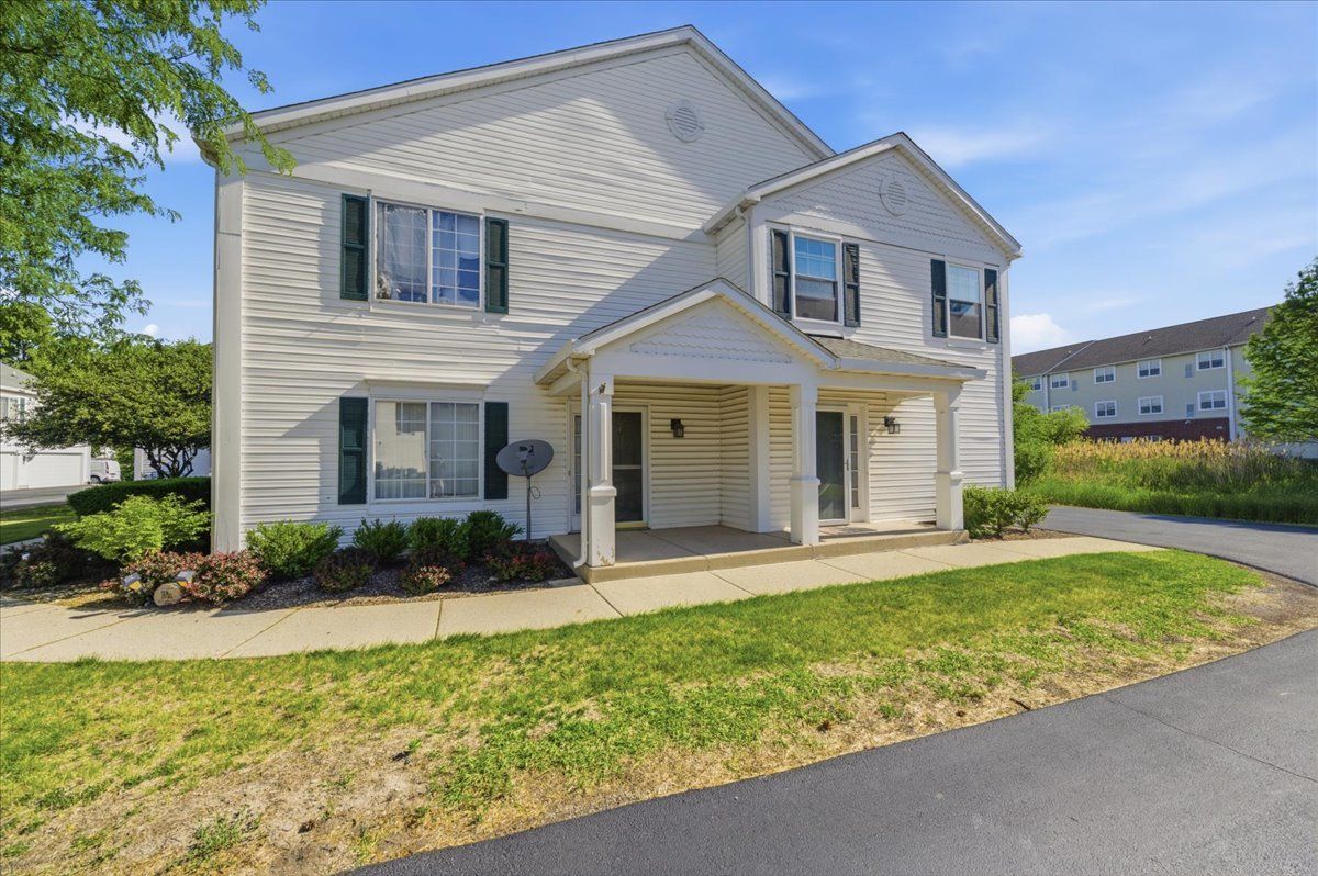725 Fieldcrest Drive #C — South Elgin, IL 60177