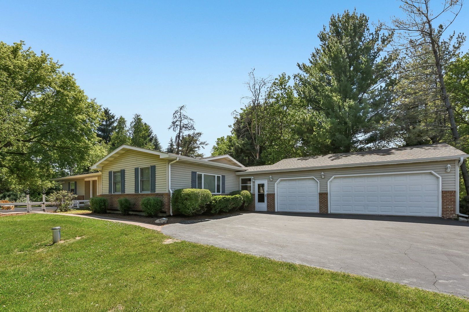 6511 SANDS Road — Crystal Lake, IL 60014