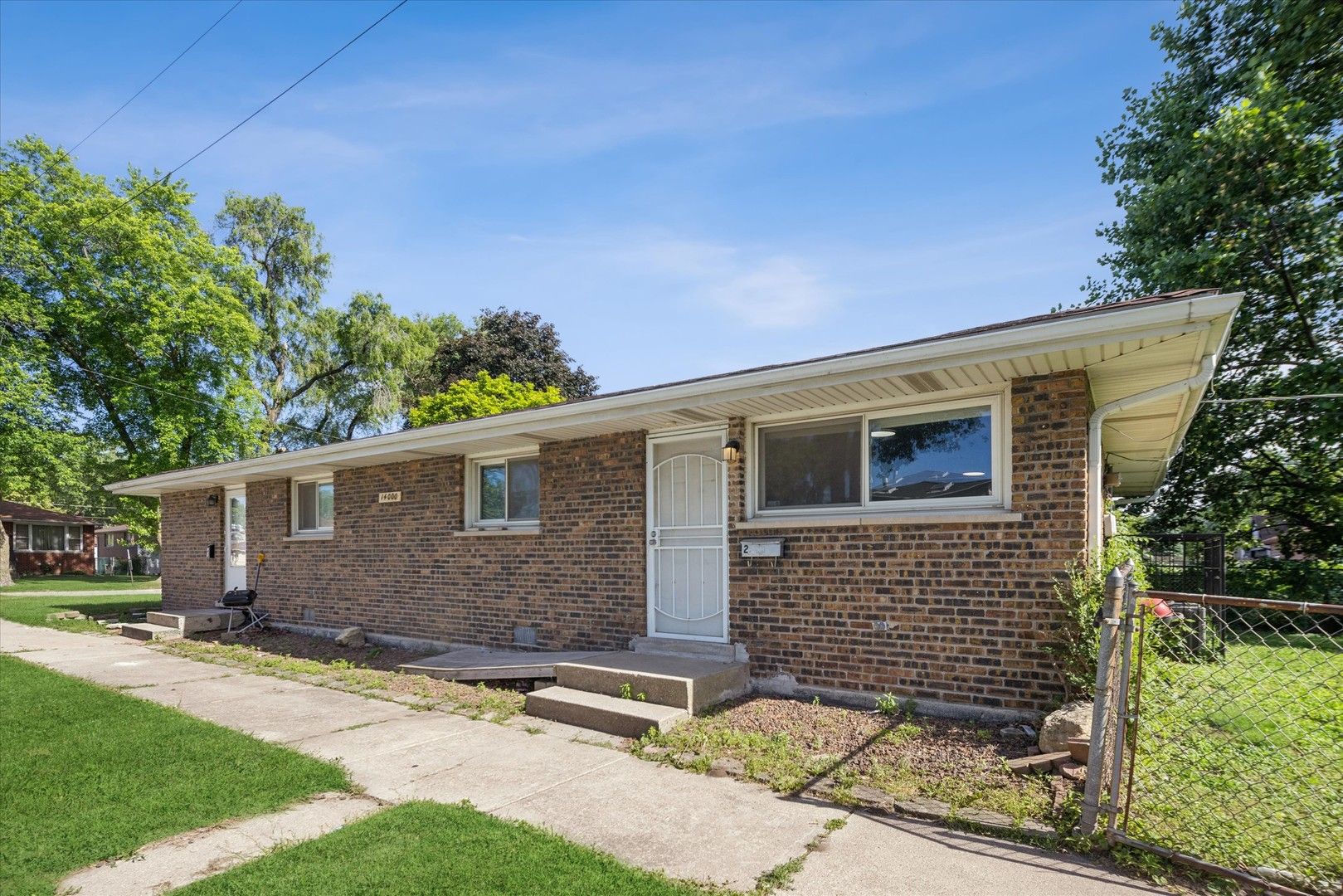 14000 S Hoxie Avenue — Burnham, IL 60633
