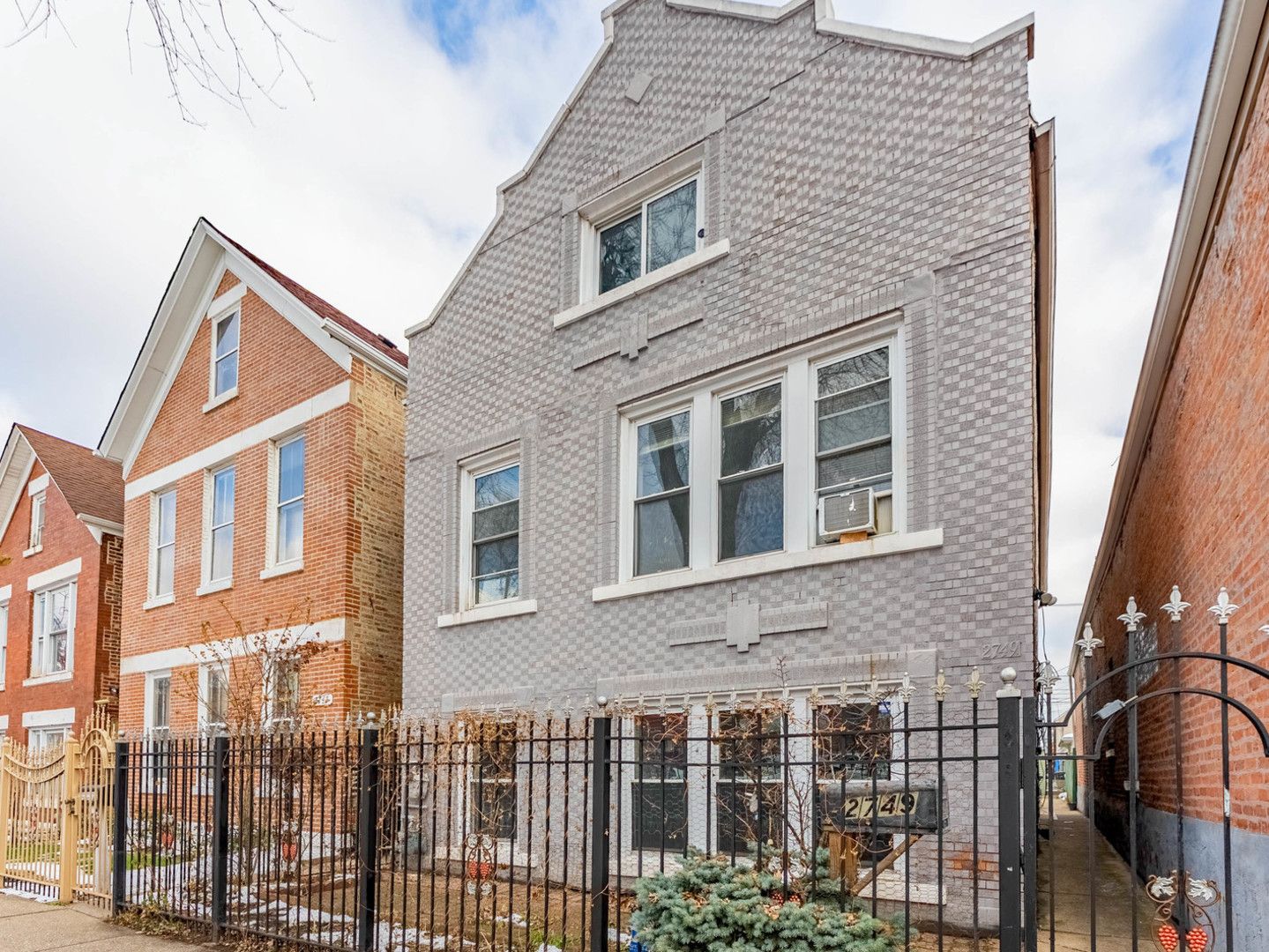 2749 S Trumbull Avenue — Chicago, IL 60623