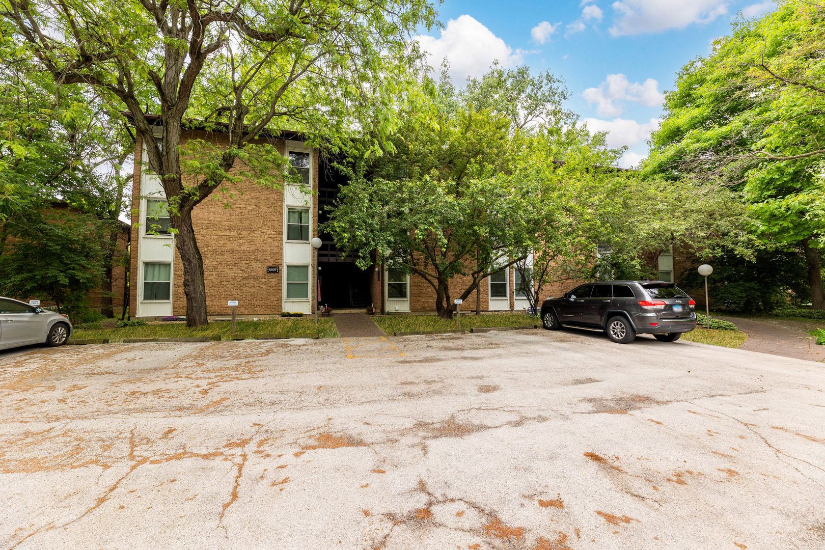 5537 E Lake Drive #B — Lisle, IL 60532