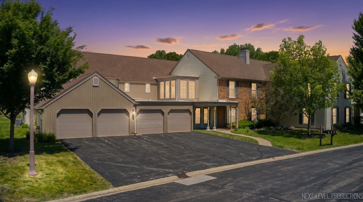 117 Dunham Place Common #117 — St. Charles, IL 60174