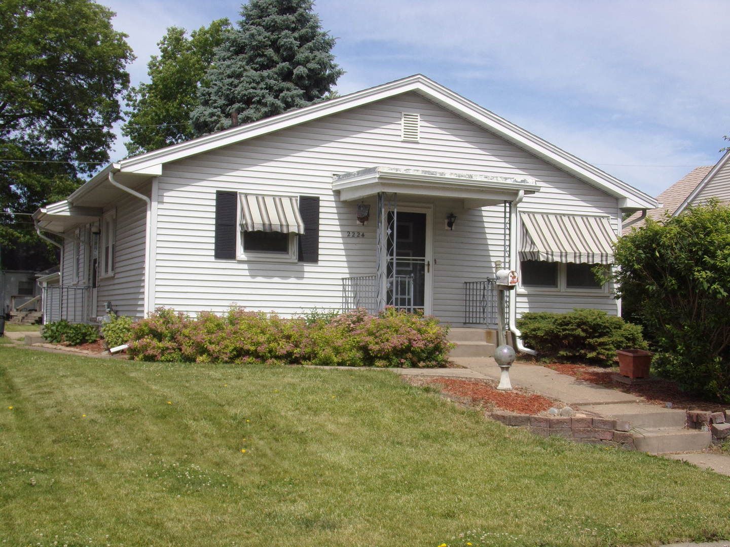 2224 15 1/2 Street — Rock Island, IL 61201