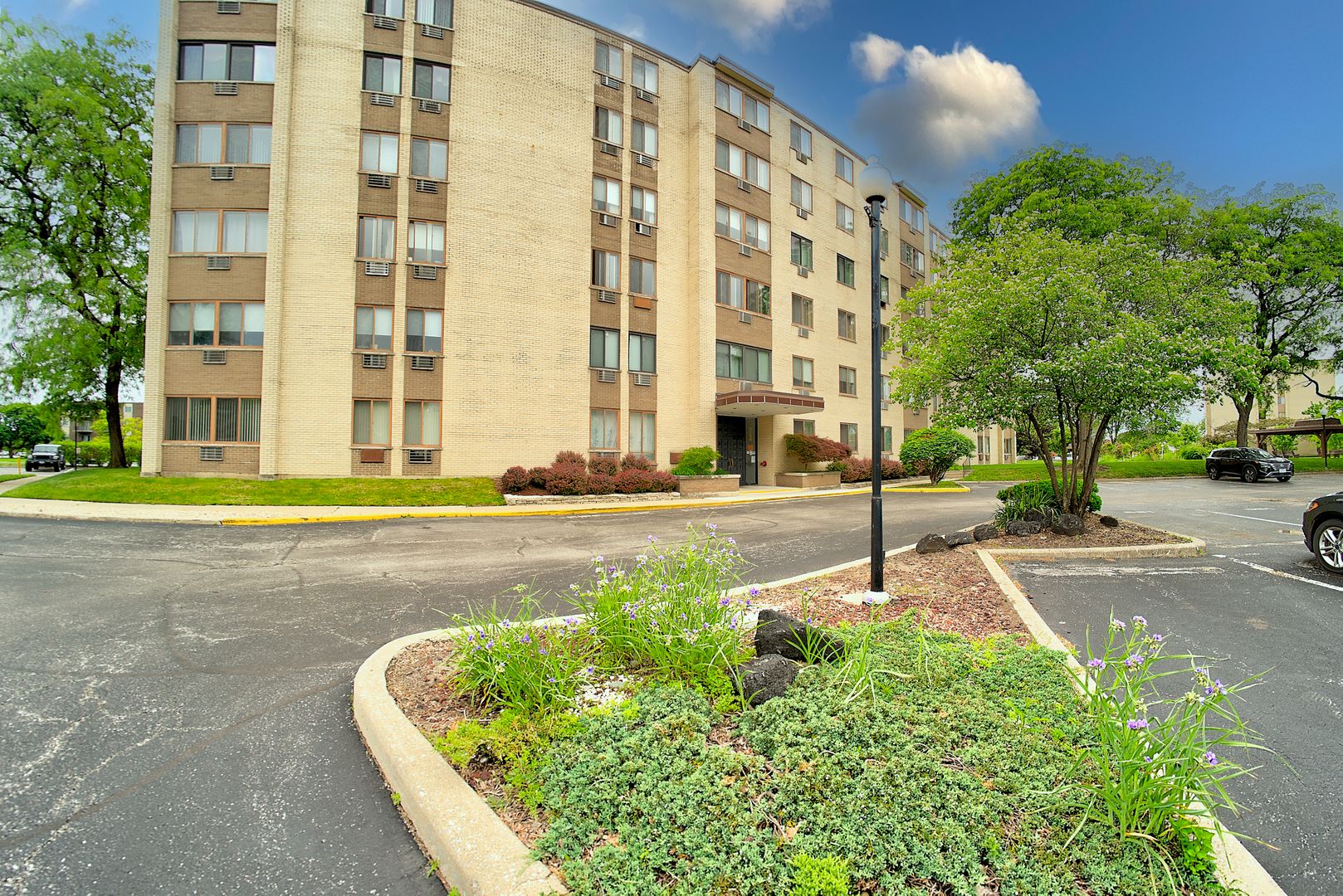 9740 S Pulaski Road #105 — Oak Lawn, IL 60453