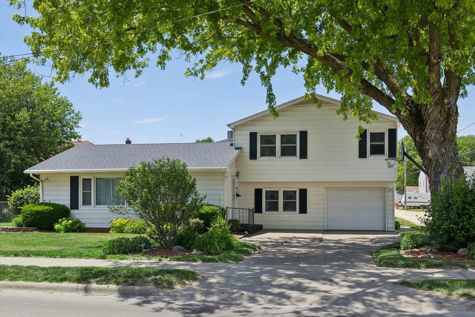 604 N 4th Street — Clinton, IA 52732