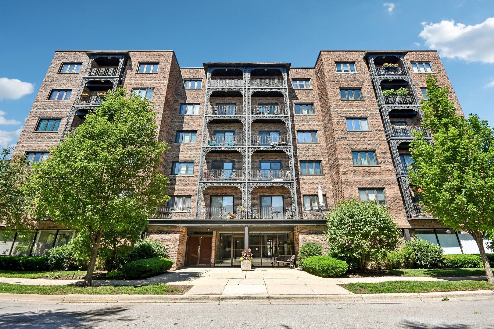 414 Clinton Place #502 — River Forest, IL 60305